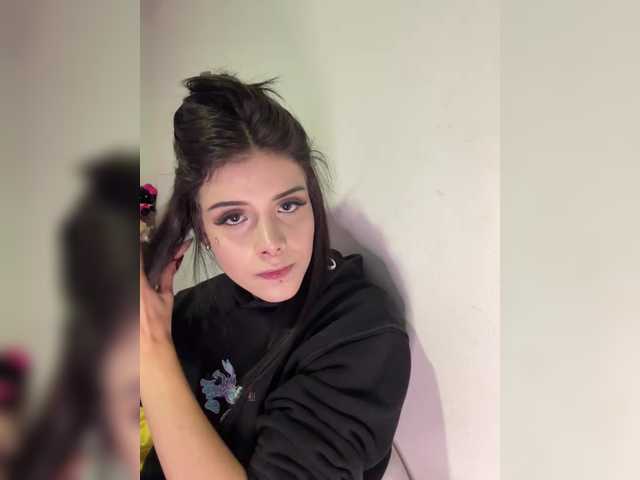 Sammyblaer —  The Queen of the Moment is Waiting for you for an Unforgettable Show! Do you dare to meet the Queen of Pleasure?  Help me be queen of queens 100 tokens  @remainHard slaps my big juicy butt and fisting in my asshole @total 