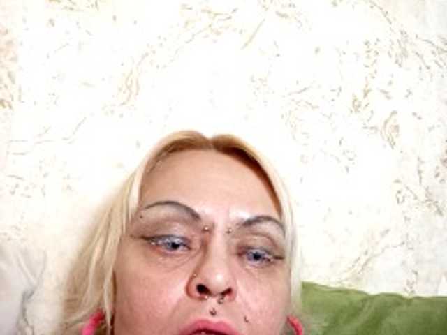 GardenerofIllusions live cam