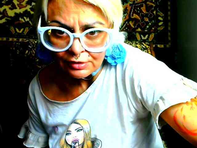 GardenerofIllusi... Live Webcam on BongaCams