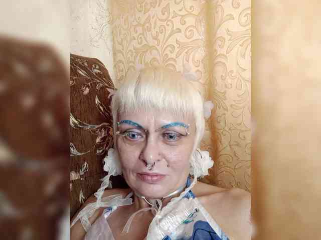 GardenerofIllusi... Live Webcam on BongaCams
