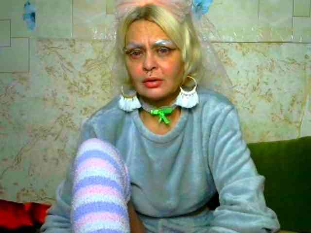 GardenerofIllusi... Live Webcam on BongaCams