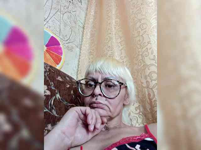 GardenerofIllusi... Live Webcam on BongaCams