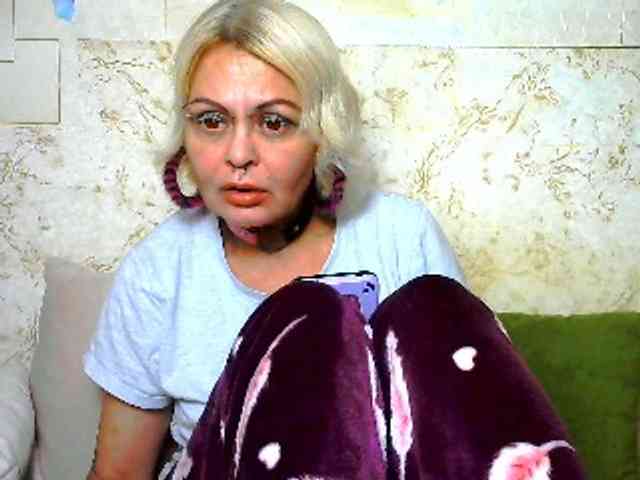 GardenerofIllusi... Live Webcam on BongaCams