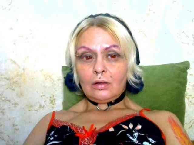 GardenerofIllusi... Live Webcam on BongaCams