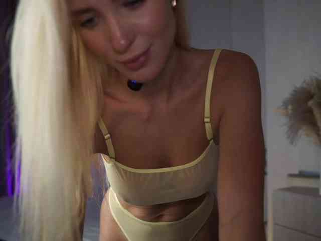 Lovely-Olivia webcam