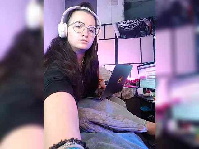 monikanylon webcam