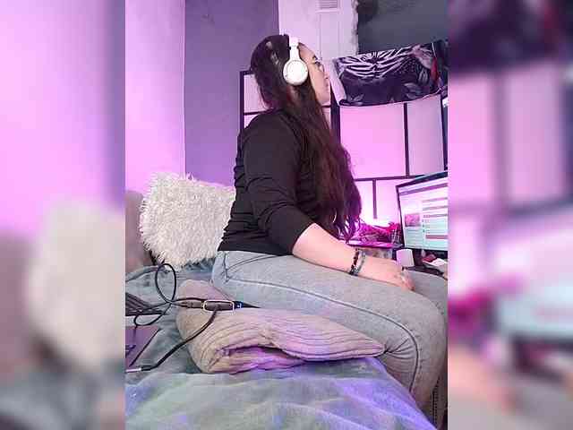monikanylon webcam