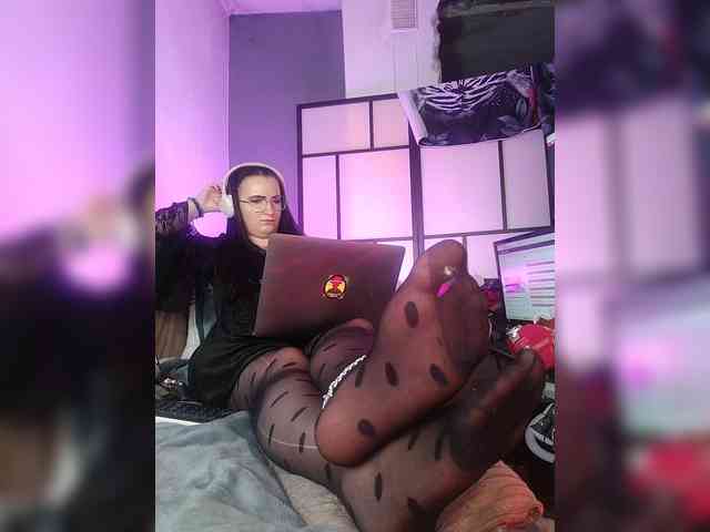 monikanylon