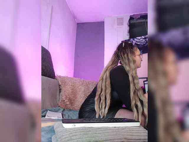 monikanylon webcam