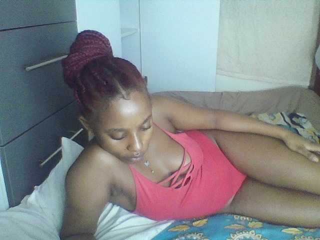 Naughtylittleprincess webcam bongacams model stream image
