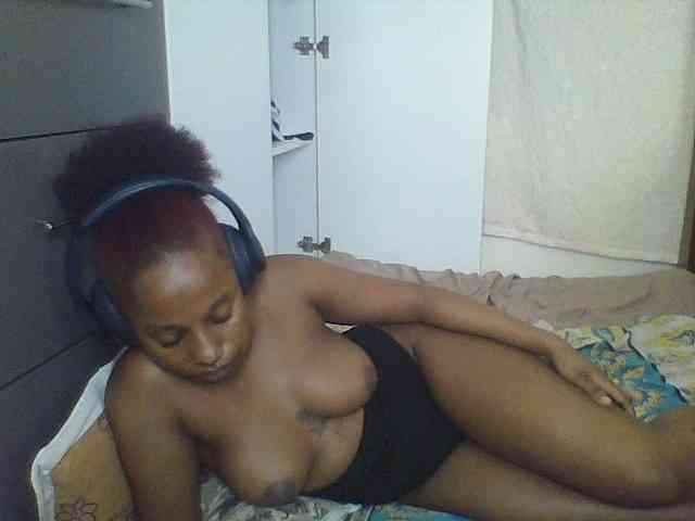 Naughtylittleprincess webcam