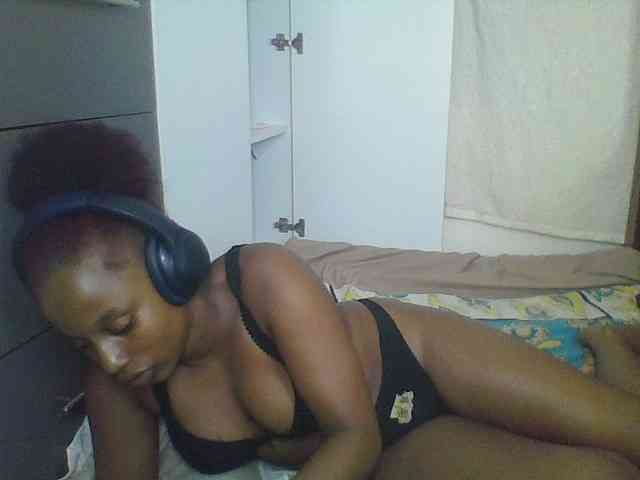 Naughtylittleprincess webcam