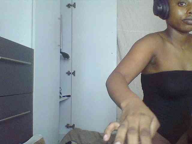 Naughtylittleprincess webcam