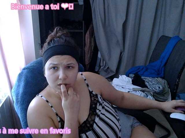 Minettesexy24's BongaCams show and profile