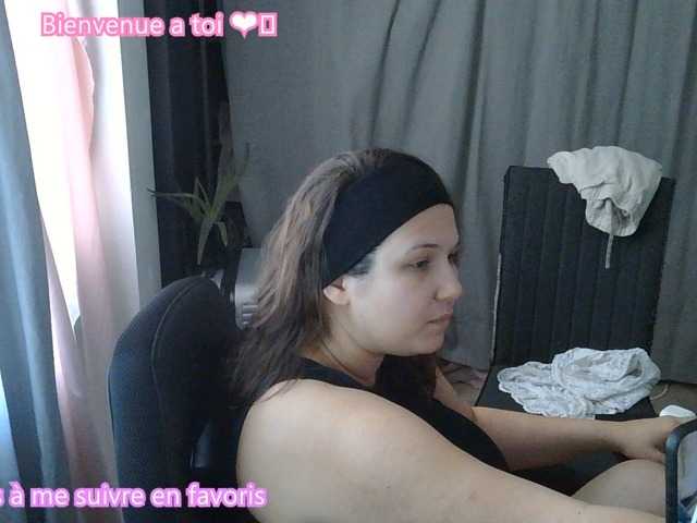 Minettesexy24's BongaCams show and profile