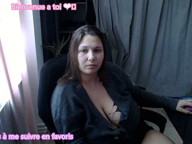 Minettesexy24's BongaCams show and profile