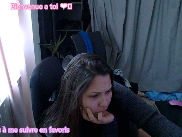 Minettesexy24's BongaCams show and profile