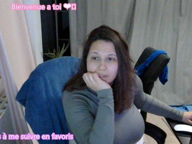 Minettesexy24's BongaCams show and profile