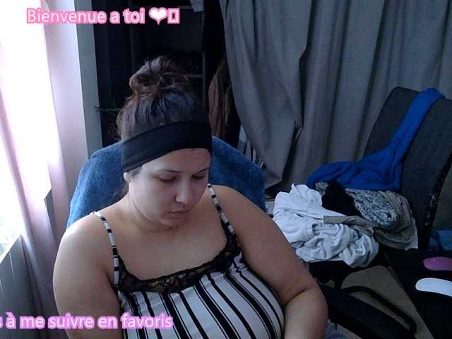 Minettesexy24's BongaCams show and profile