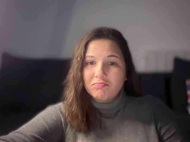 Minettesexy24 webcam