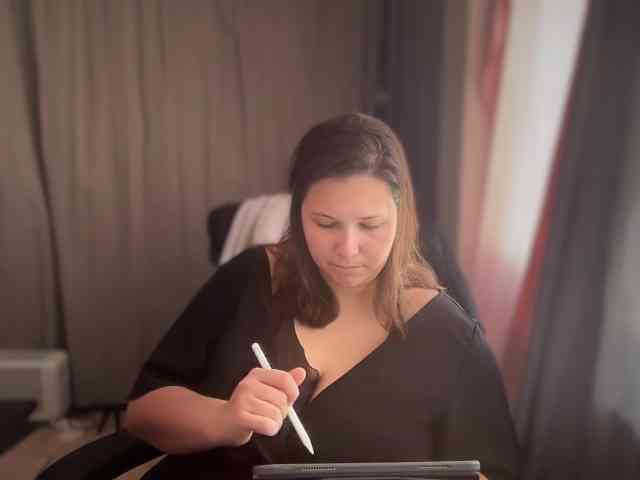 Minettesexy24 webcam