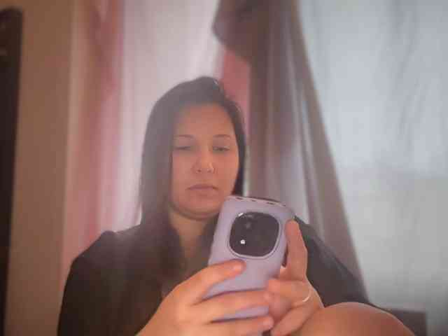 Minettesexy24 webcam