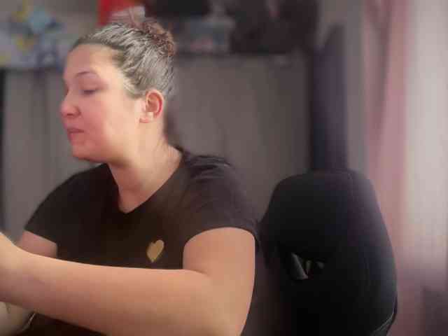 Minettesexy24 webcam