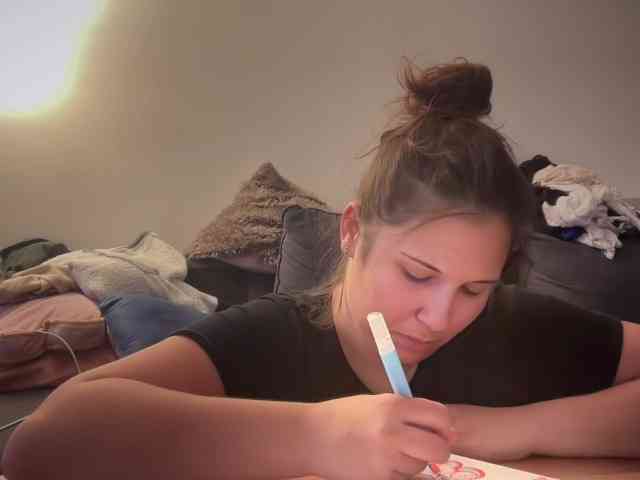 Minettesexy24 webcam