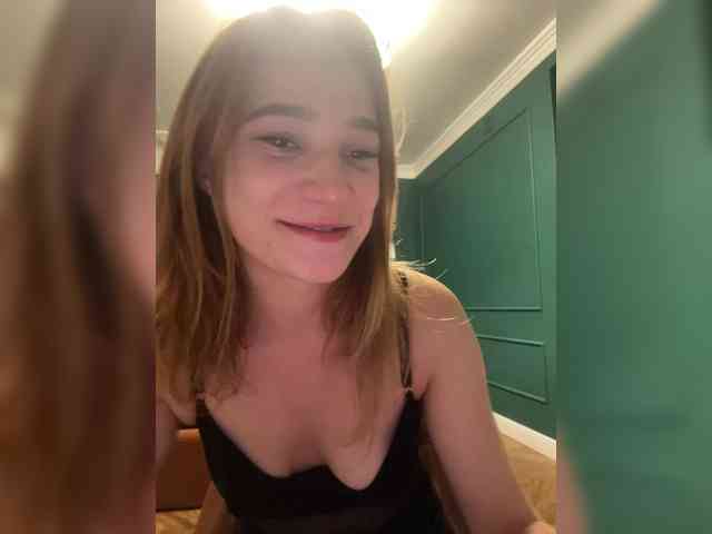 Lilllllil31 webcam