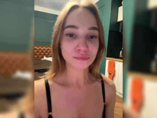 Lilllllil31 webcam