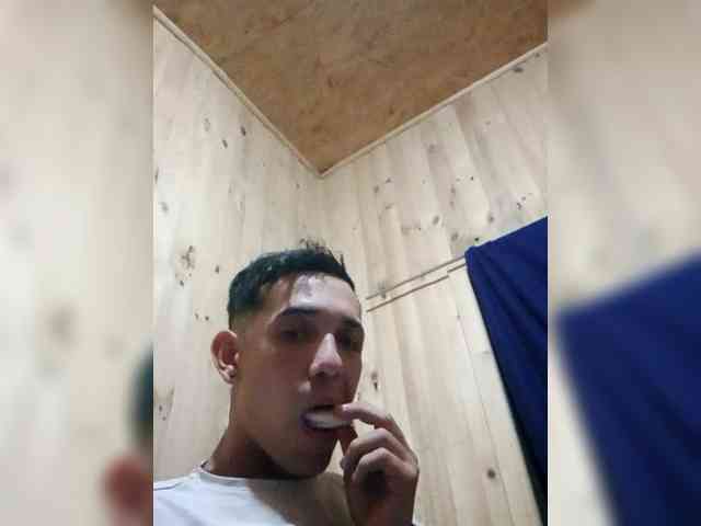 Tumillonario1 Live Webcam on BongaCams
