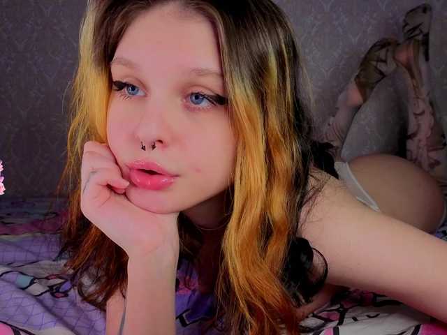 Hi-Kitti's BongaCams show and profile