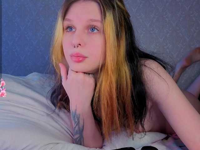 Hi-Kitti's BongaCams show and profile