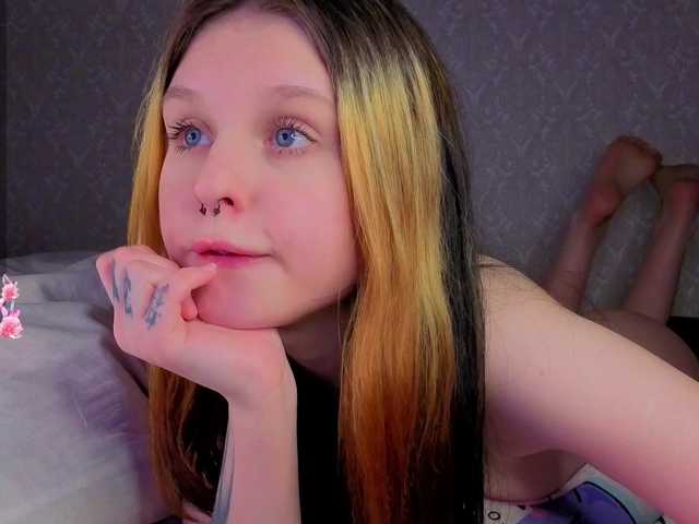 Hi-Kitti's BongaCams show and profile