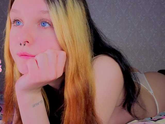 Hi-Kitti's BongaCams show and profile