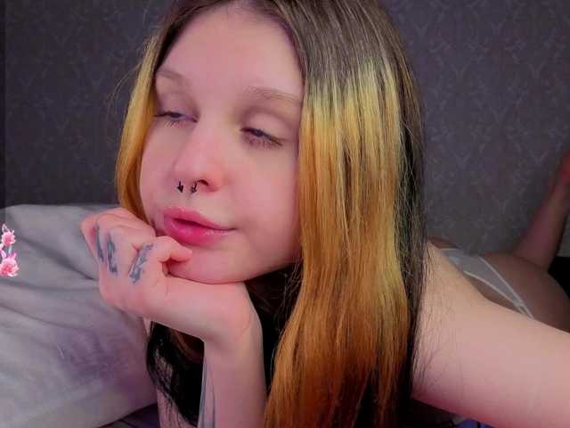 Hi-Kitti's BongaCams show and profile