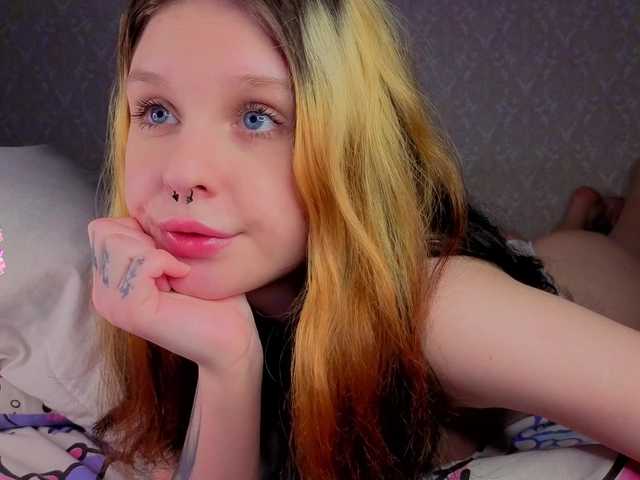 Hi-Kitti's BongaCams show and profile