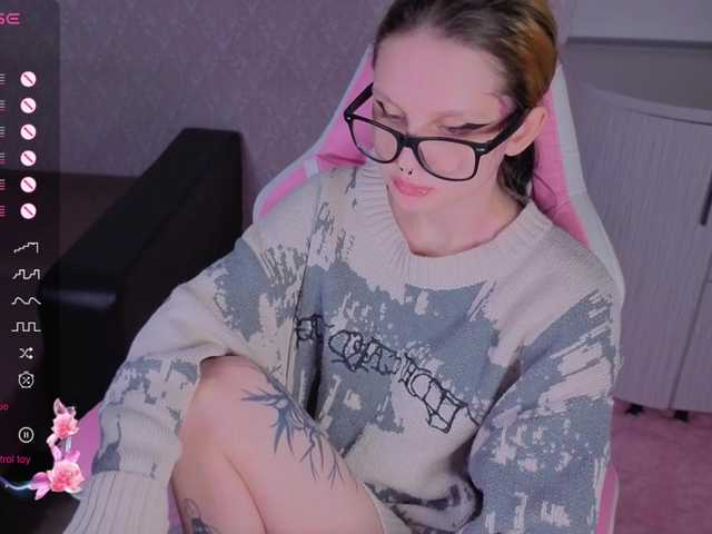 Hi-Kitti's BongaCams show and profile