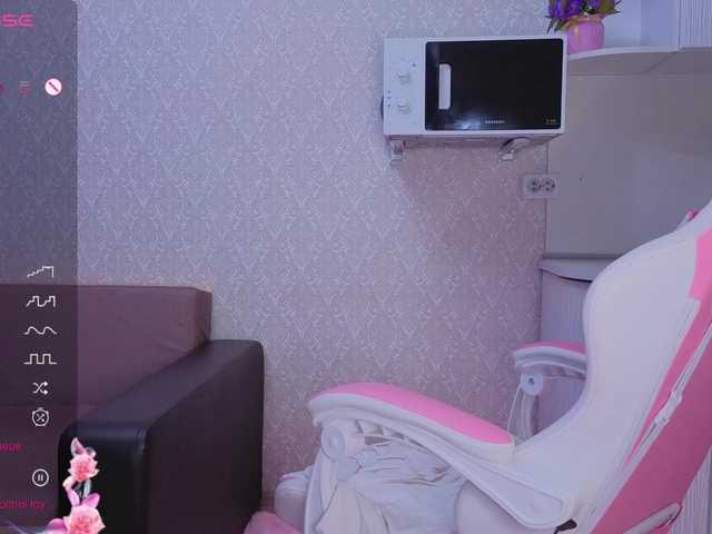 Hi-Kitti's BongaCams show and profile