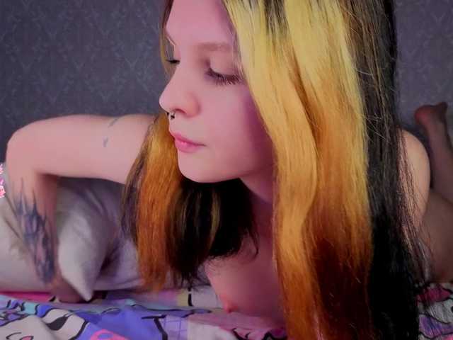 Hi-Kitti's BongaCams show and profile