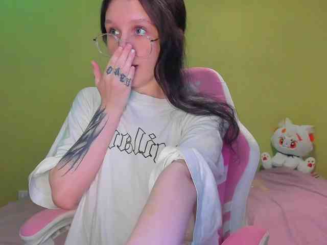 KittiGirl webcam