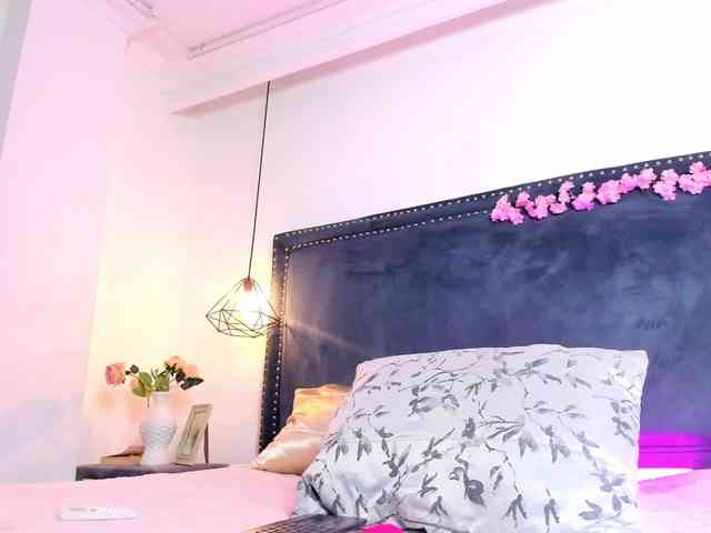 ShainaBonne webcam