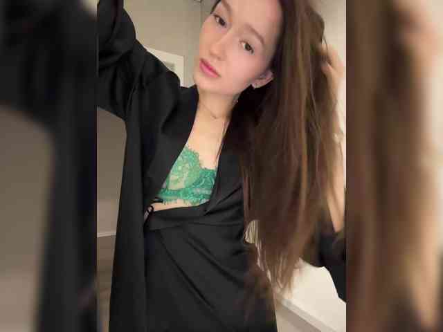 whiteTEAa Live Webcam on BongaCams