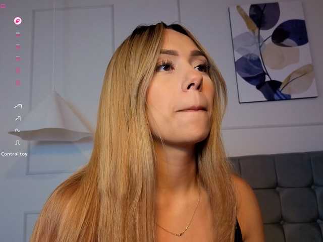 Nicole_Voshkie webcam