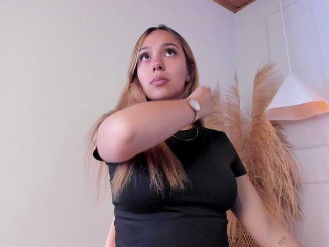 Arianne-ferrer live cam profile