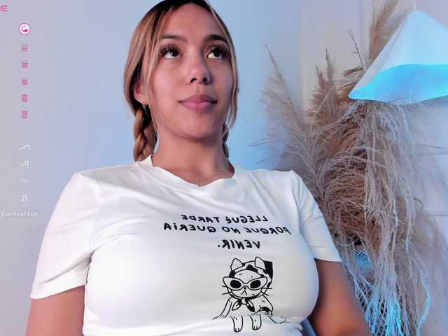 Arianne-ferrer's BongaCams show and profile