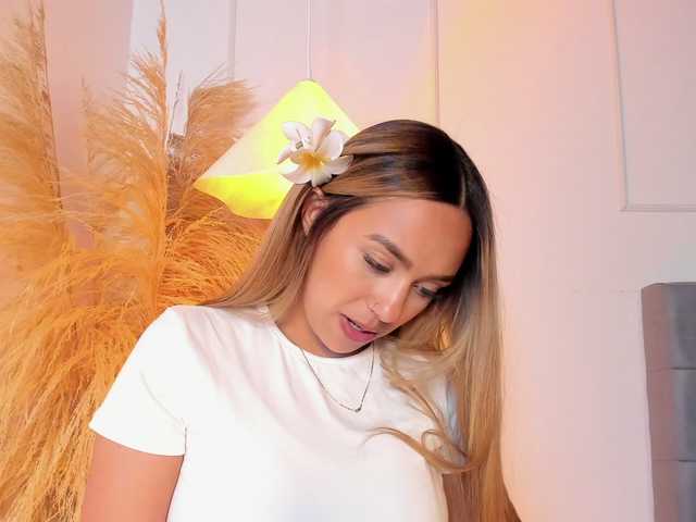 Arianne-ferrer's BongaCams show and profile