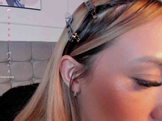 Nicole_Voshkie webcam