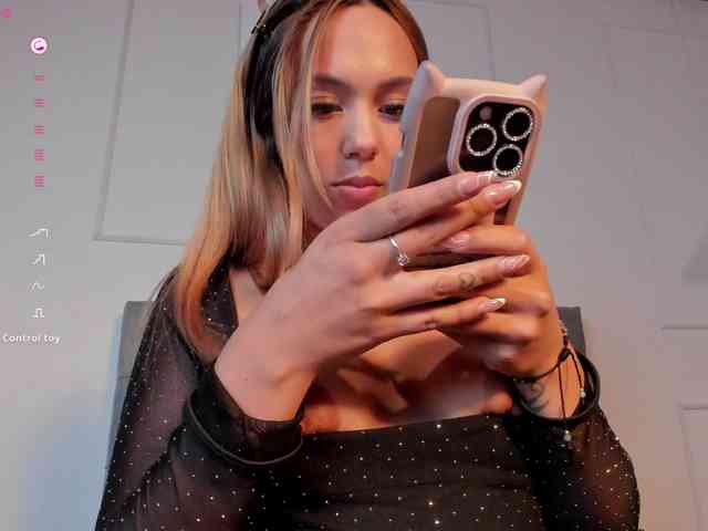 Nicole_Voshkie webcam