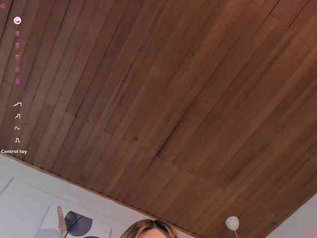 Nicole_Voshkie webcam